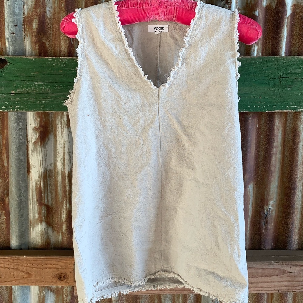 creme  freyed v-neck tank top